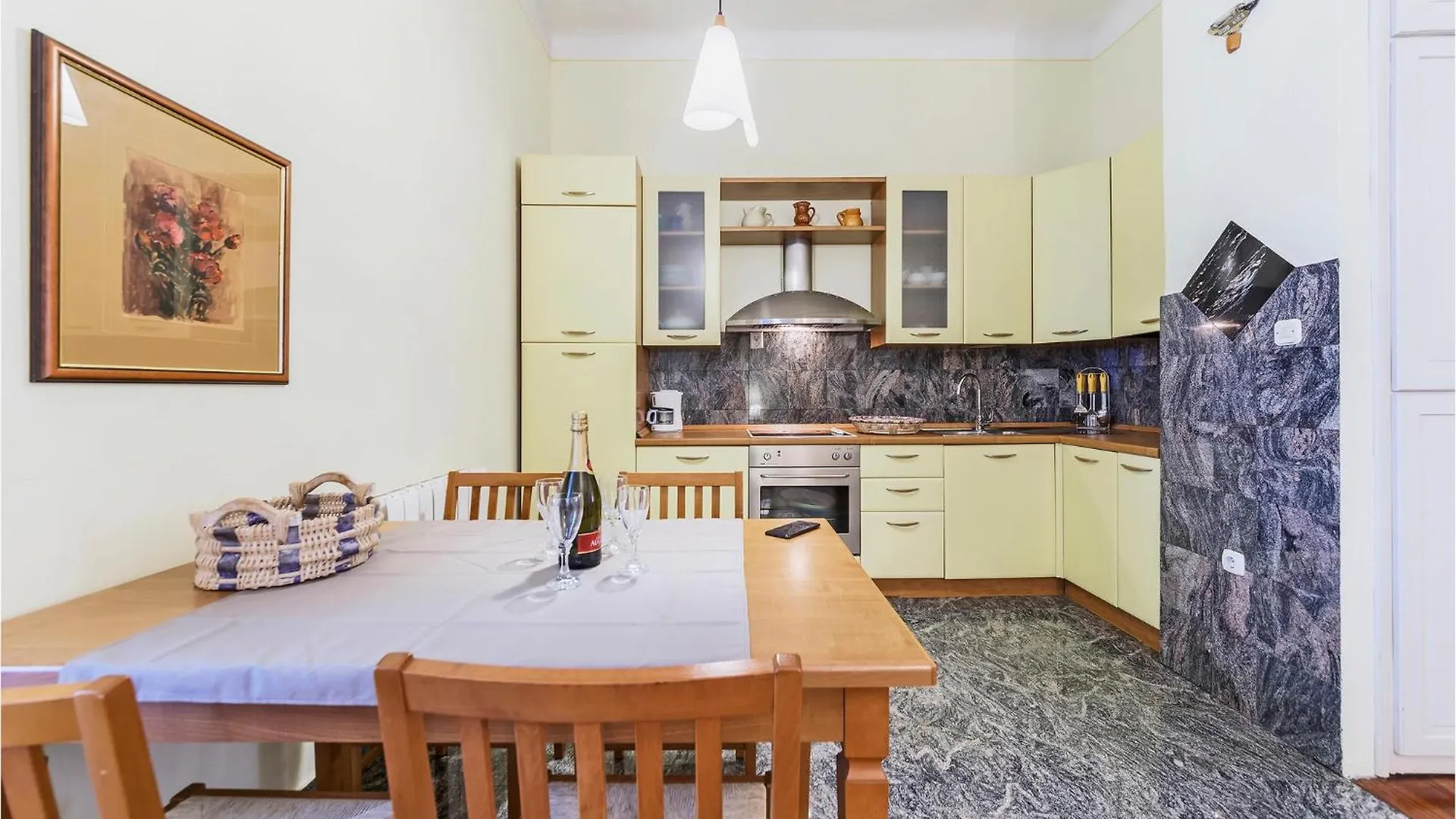 Lovely Apartment In Pula With Kitchen